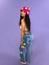 Load image into Gallery viewer, FLOWER POWER JEANS
